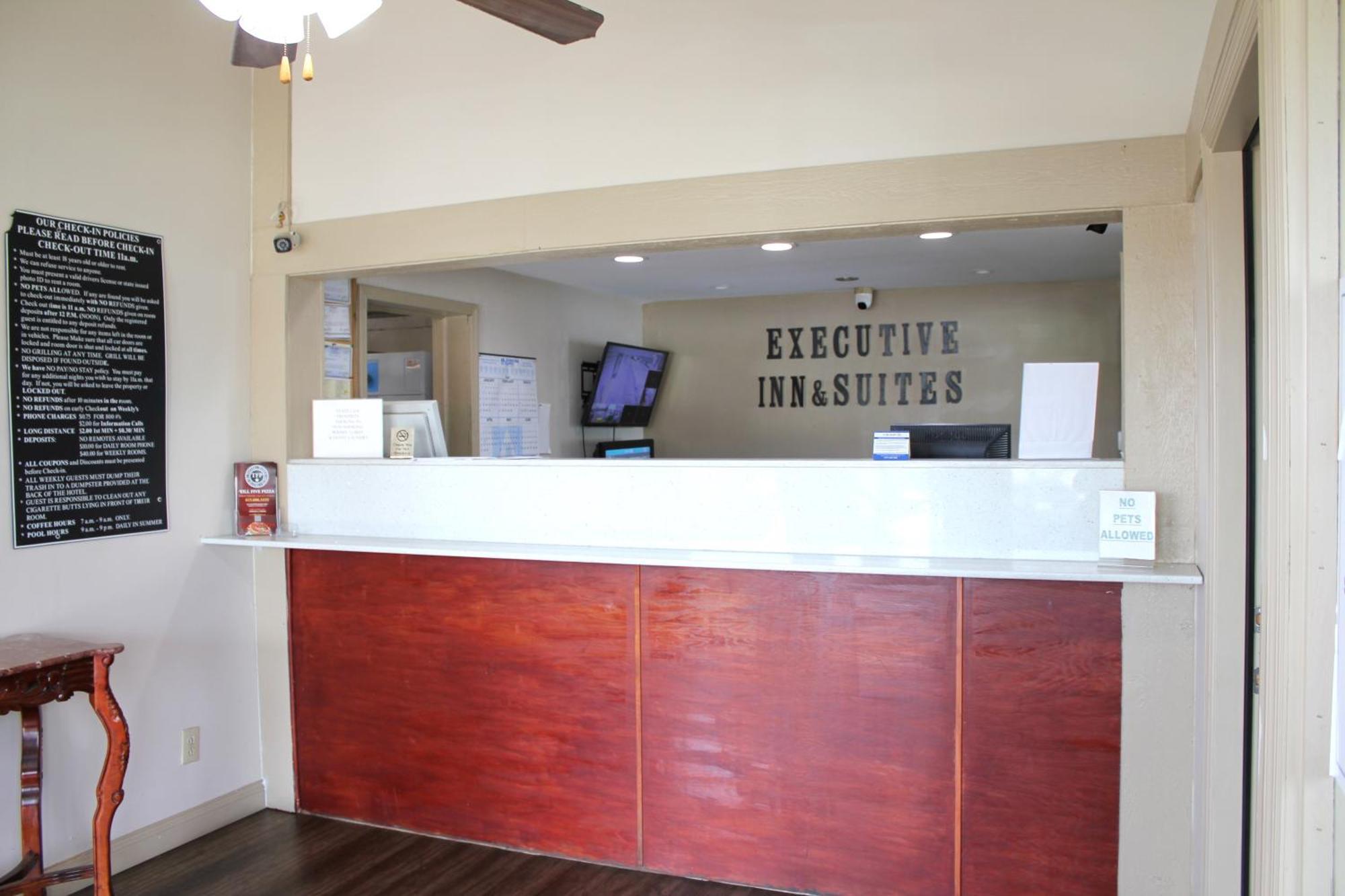 Hotel Executive & *